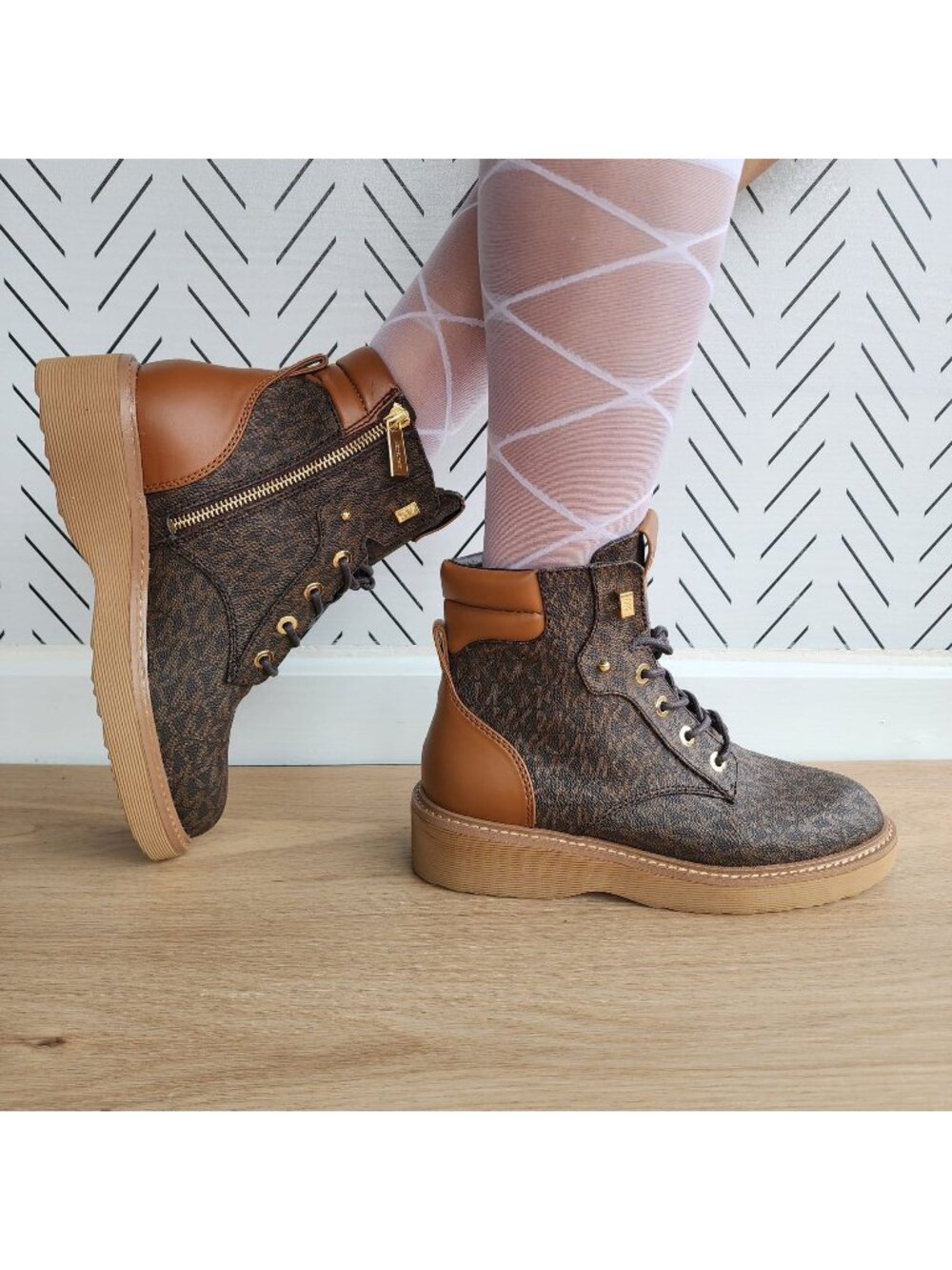 ❤️Michael Kors Trudy Womens Booties Sz 7.5 logo Leather Combat Ankle Boots Brown